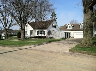 110 N Maple Ave, Polo, IL 61064