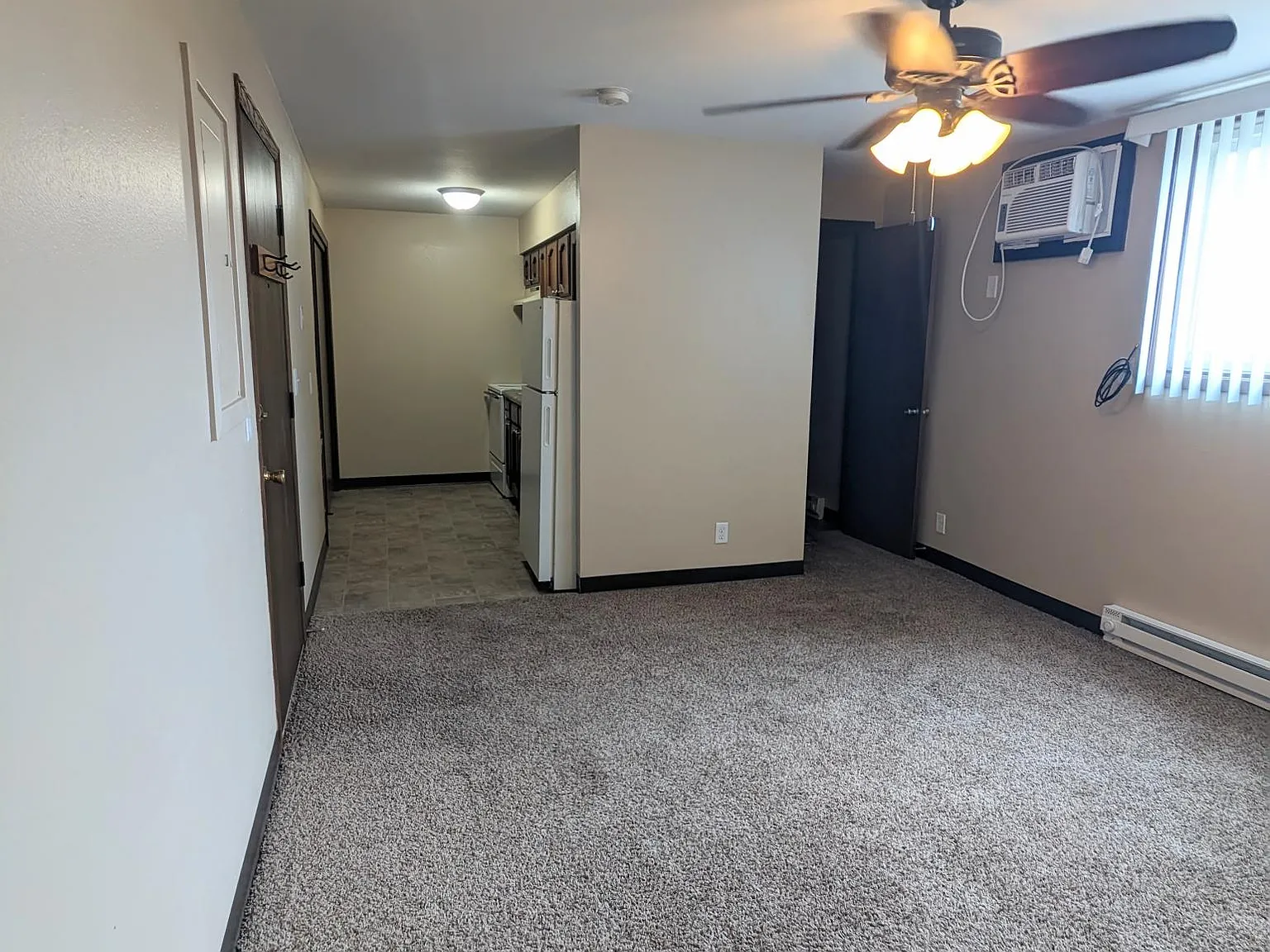 Studio, $620 — Photo 2