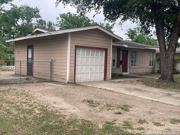 3rd image of 351 EDGEBROOK LN