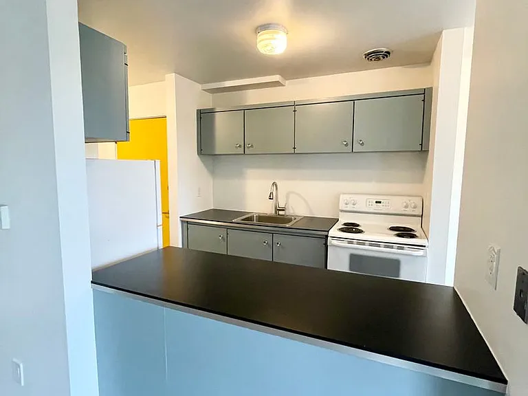 Bayview Apartments — Photo 102