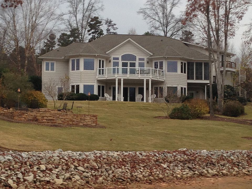 2nd image of 209 Fairview Cove Rd