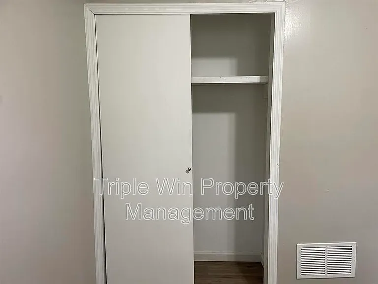 3125 Saint Catherine St — Photo 27
