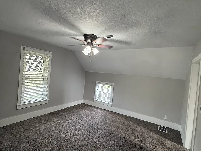 102 SW Walnut St — Photo 23