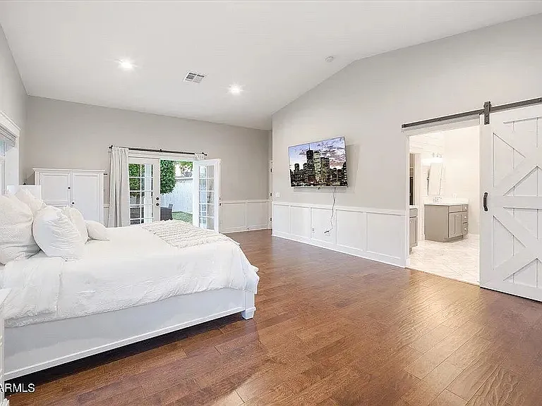 4311 E Earll Dr — Photo 10