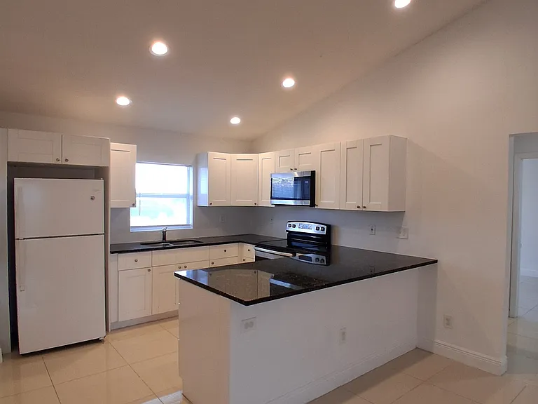 9007 Meadow Cir — Photo 4