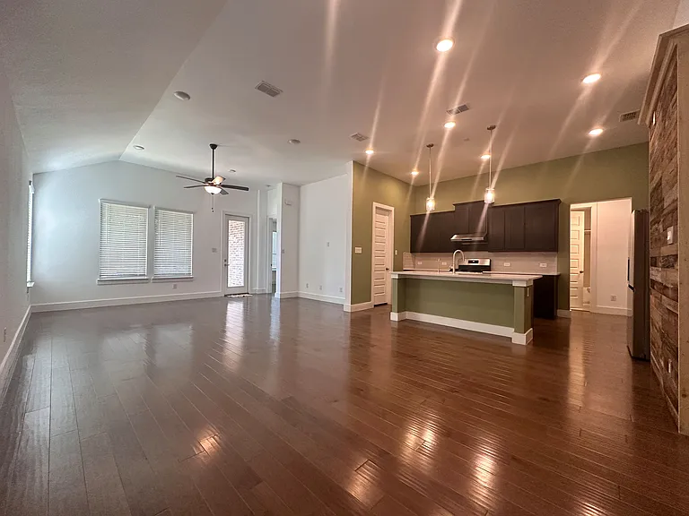2609 Chevy Chase Dr — Photo 13