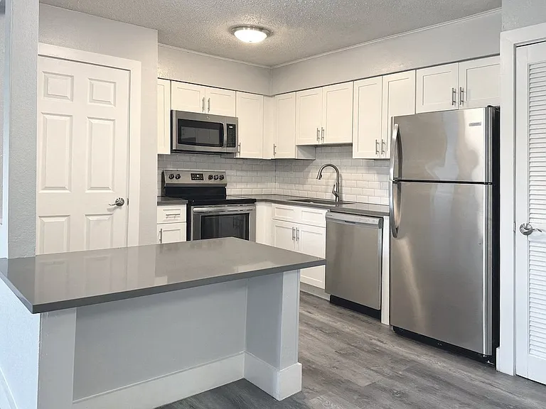 Ascot Place Apartments — Photo 33