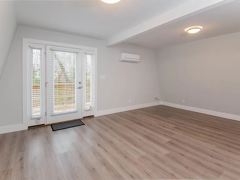4 Unaka Ave #2 — Photo 3