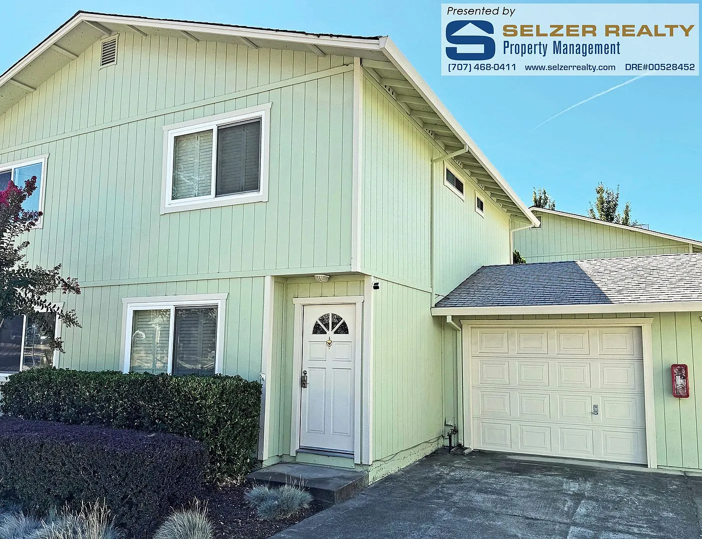 Fully equipped 2 bd. townhome in a super convenient central location! — Photo 1