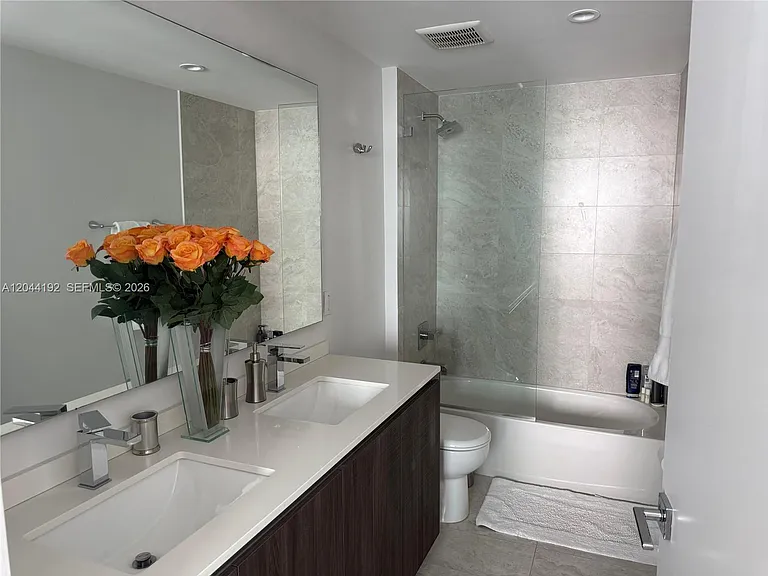 488 NE 18th St #2701 — Photo 17