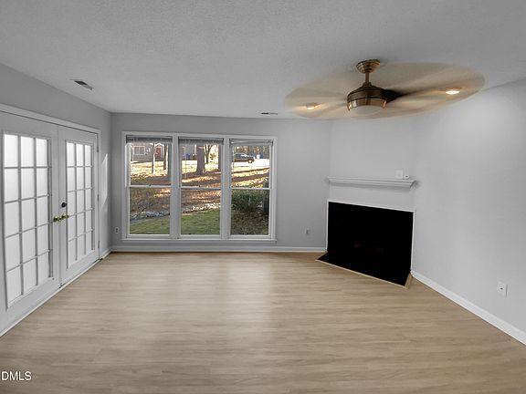 3rd image of 509 Darby Glen Ln