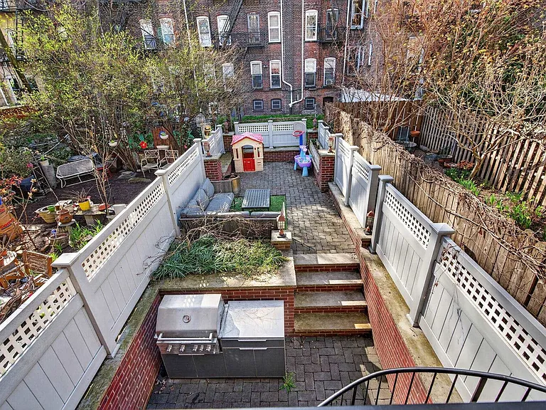 926 Park Ave — Photo 37