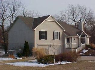 19755 Rosewood Dr, Stilwell, KS 66085