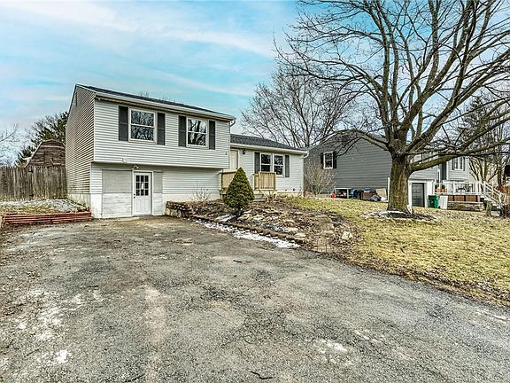 3rd image of 105 Cranberry Dr