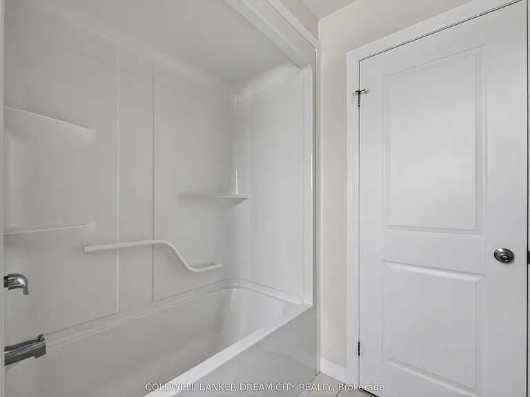 98 Livingston Dr — Photo 38