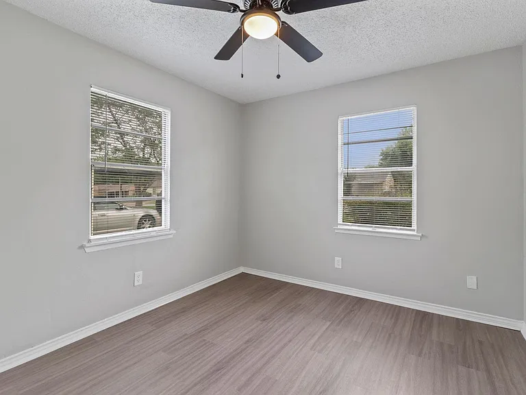 3847 Castle Hills Dr — Photo 6