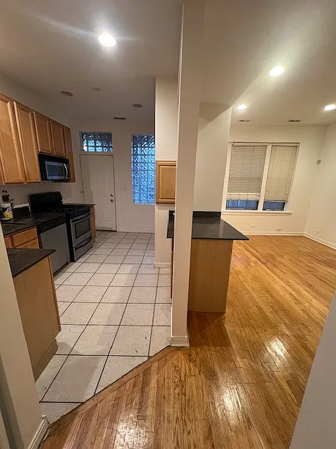 Building Photo - 5423 S Michigan Ave #1