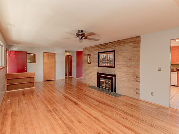4th image of 407 4th Ave S
