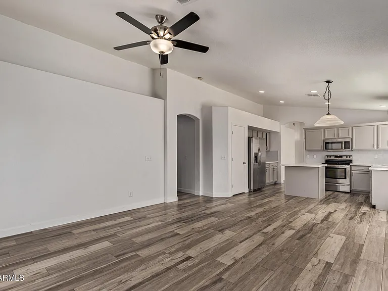 1077 W Laurel Ave — Photo 6