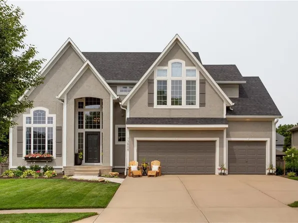 13808 Parkhill St, Overland Park, KS 66221