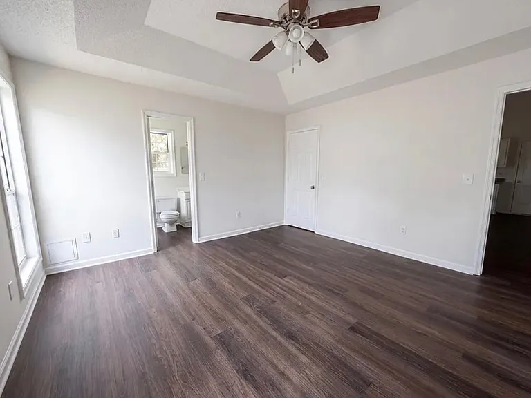 2028 Larson Ln — Photo 5