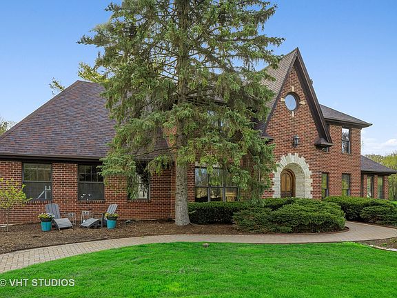 3rd image of 1S121 Cantigny Dr