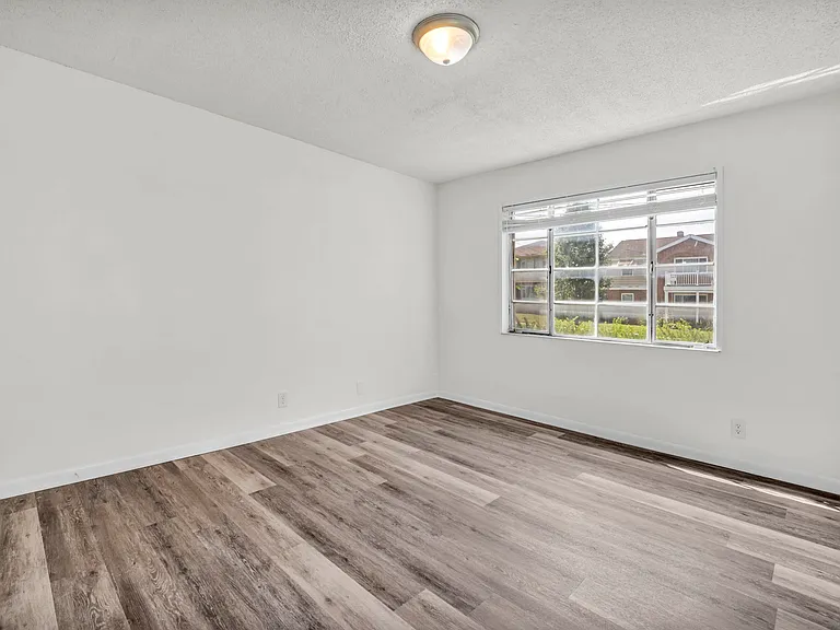 1787 Tanglewood Dr — Photo 16