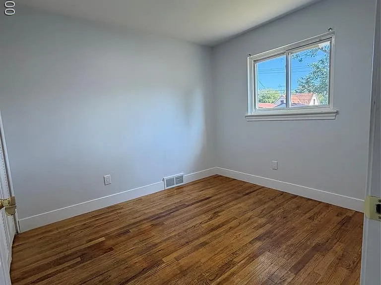 25647 Hanover St — Photo 19