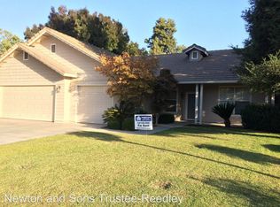 224 W Huntsman Ave, Reedley, CA 93654