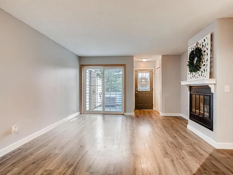 12758 Edgewater Path — Photo 8