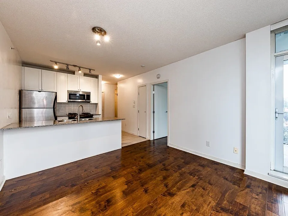 480 Robson St