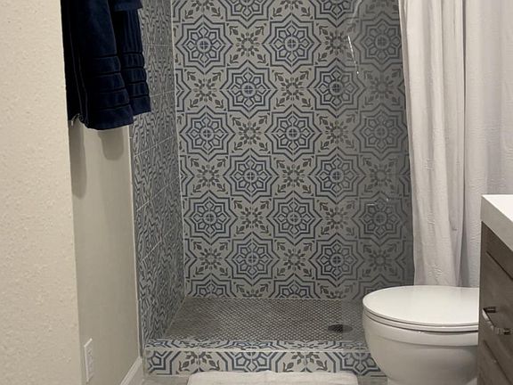 Bathroom, towels provided