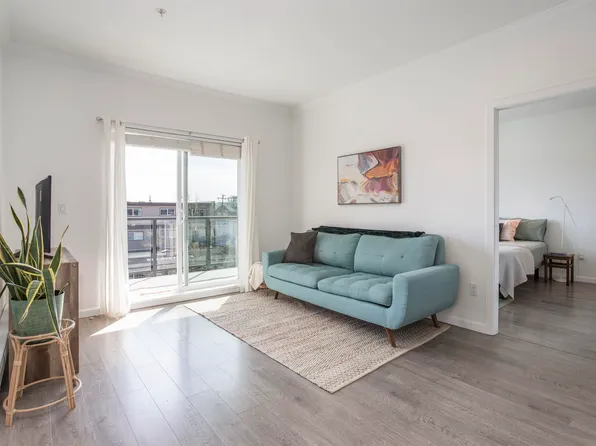 22363 Selkirk Ave #302, Maple Ridge, BC V2X 2X6