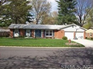 516 Sunset Dr, Edwardsville, IL 62025