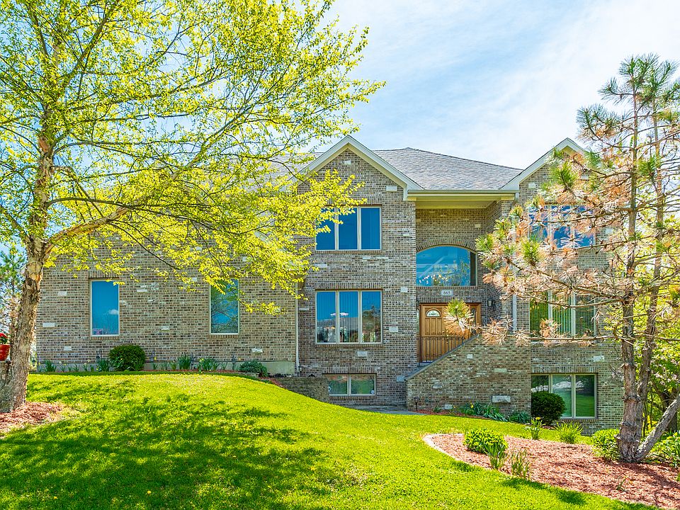 1st image of 665 Castlewood Dr