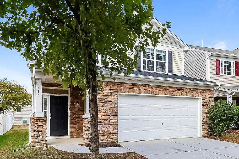 4 bed, 2.5 bath, 2662 sqft, $2,235 — Photo 1