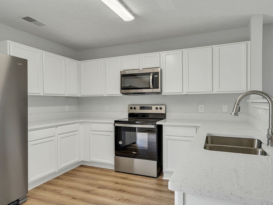 1st image of 3040 Ewingdale Dr