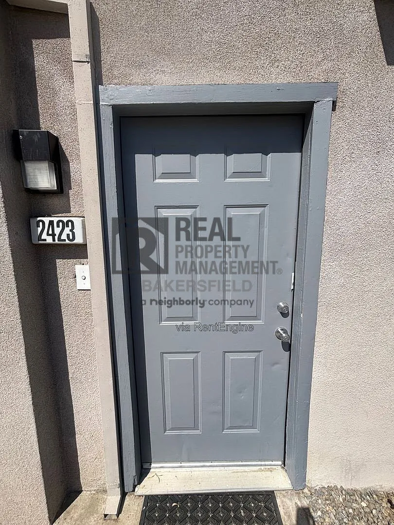 2 bed, 2.5 bath, 1056 sqft, $1,425 — Photo 2