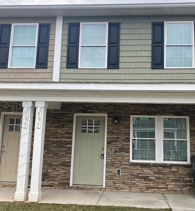 1st image of 1597 Oak Leaf Dr NW