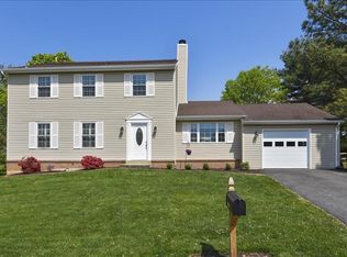 19557 Ridge Heights Dr, Gaithersburg, MD 20879