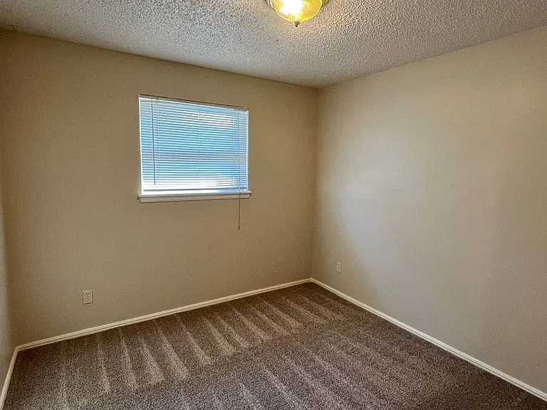 708 N Norman Ave — Photo 11