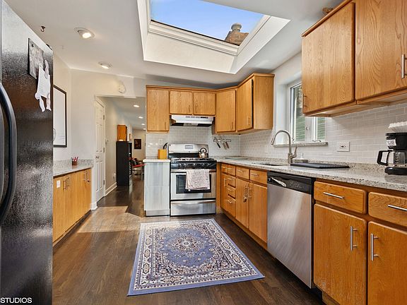 4th image of 2634 N California Ave