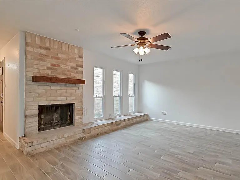 12111 Poulson Dr — Photo 7