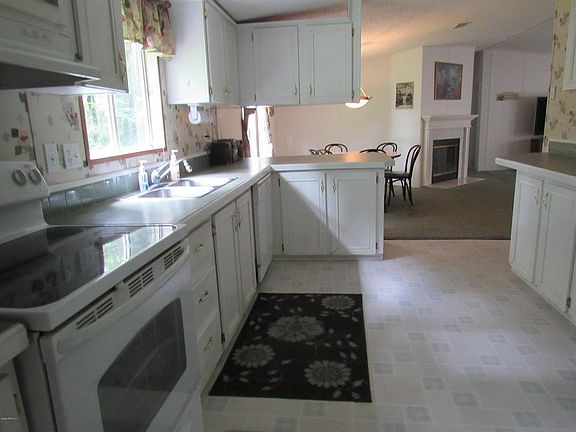 5th image of 8251 NW 60th Ave