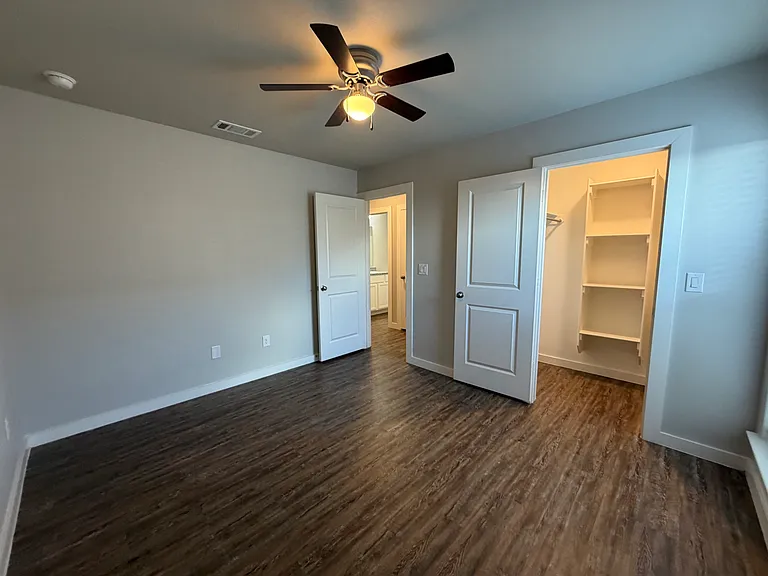 2911 Abbeville Ave — Photo 20