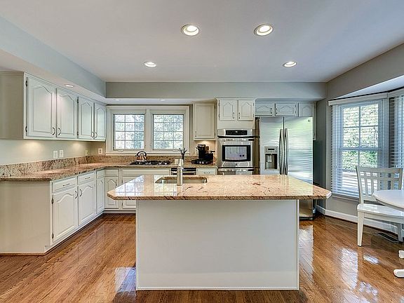 3rd image of 7312 Aynsley Ln