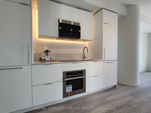 3rd image of 1 Fairview Rd E #418