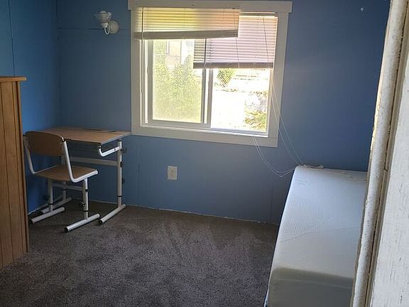 5th image of 3710 Eagle Dr NE
