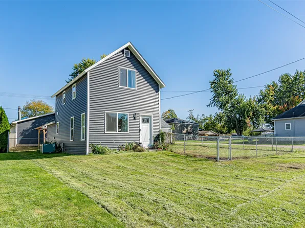 1302 Central Ave, Center Point, IA 52213