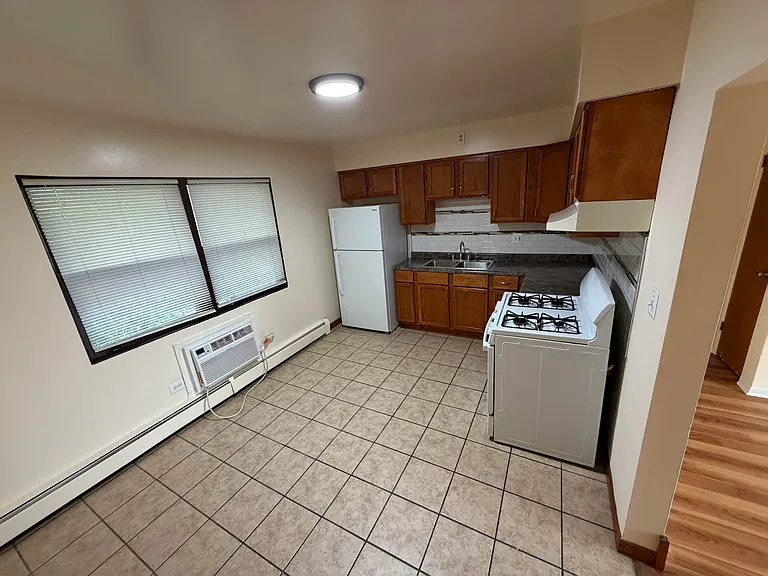 612 N Wolf Rd #3 — Photo 6